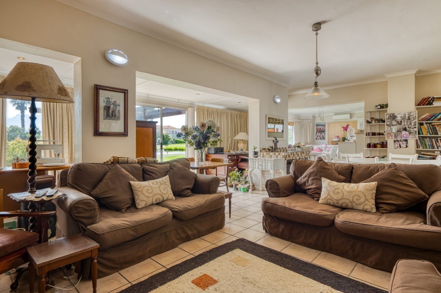 To Let 6 Bedroom Property for Rent in Greenways Golf Estate Western Cape